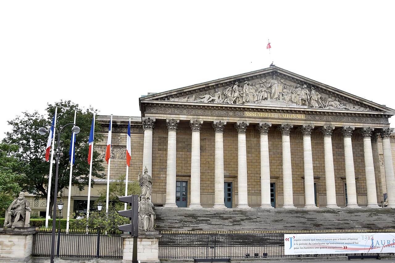 Le Pen Leads Early French Presidential Polling as Bardella Courts Reform