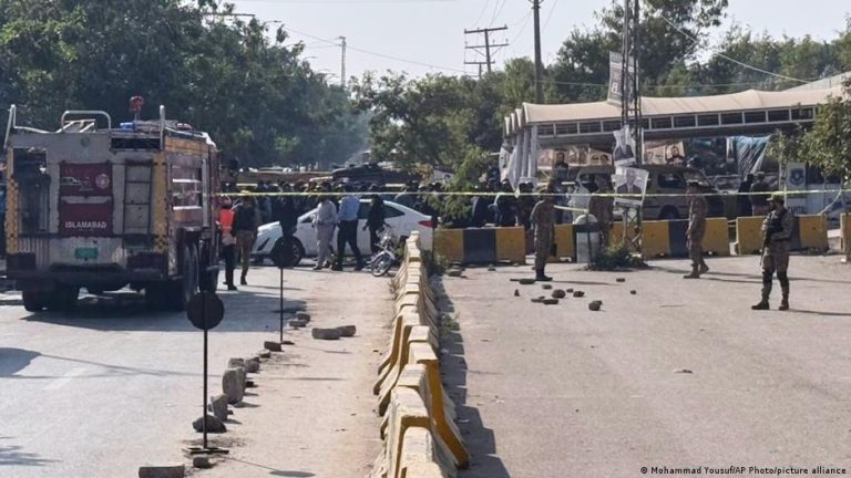 Pakistan: Multiple deaths in blast outside Islamabad court