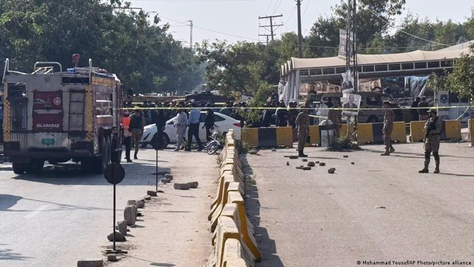 Pakistan: Multiple deaths in blast outside Islamabad court