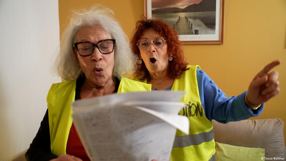 France’s ‘yellow vest’ activists find a new voice on stage